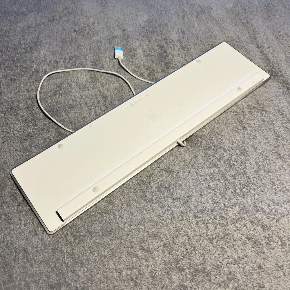 Mint Condition🔥Apple A1243 Ultrathin Slim Wired Aluminum Keyboard 2x USB ports